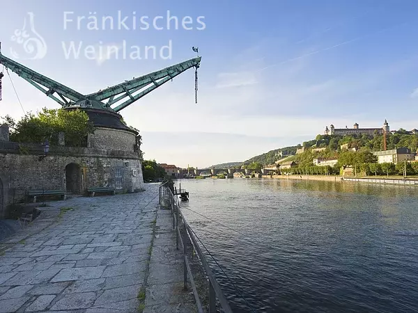 Alter Kranen und Festung Marienberg