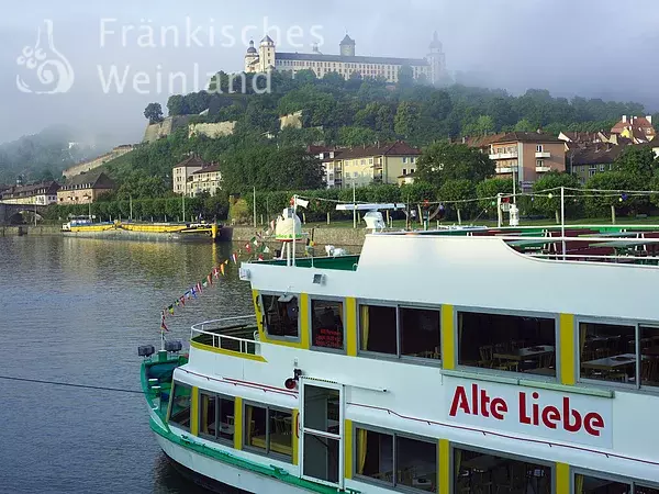 Ausflugsschifffahrt auf dem Main