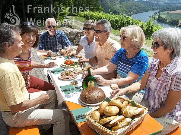 Brotzeit in den Weinbergen