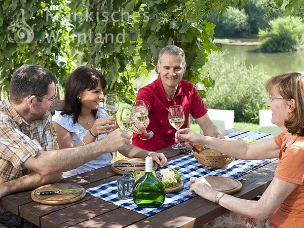 Brotzeit mit Frankenwein