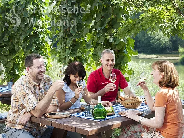 Brotzeit mit Frankenwein